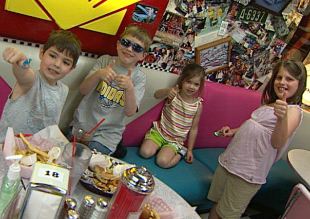 children at Issaquah rootbeer shop