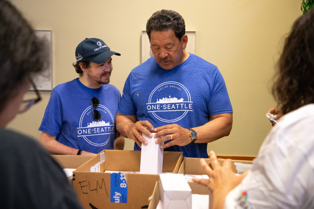 Mayor Bruce Harrell volunteers.